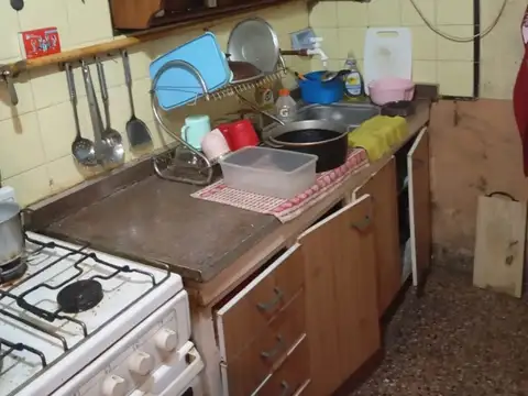 Casa a refaccionar de 4 ambientes en Hurlingham