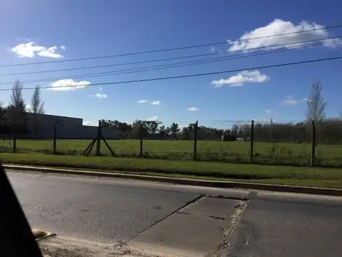 Planta Industrial sobre calle 9 esquina Frondizi con temp. controlada