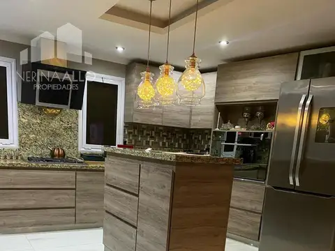 Casa en Venta en Francisco Alvarez, USD 450.000