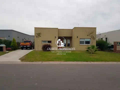 Casa en venta 5 ambientes y pileta. Barrio San Ramon. Pilar del Este. 100