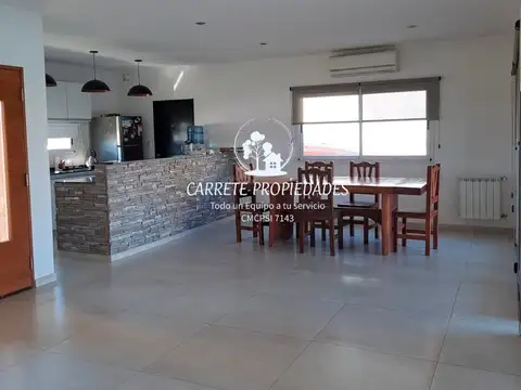 Casa en Venta con 3 cocheras