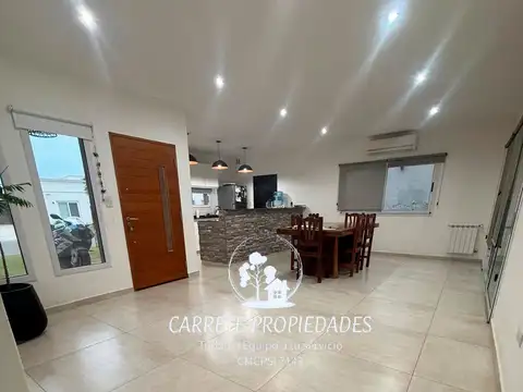 Casa en venta 5 ambientes y pileta. Barrio San Ramon. Pilar del Este.