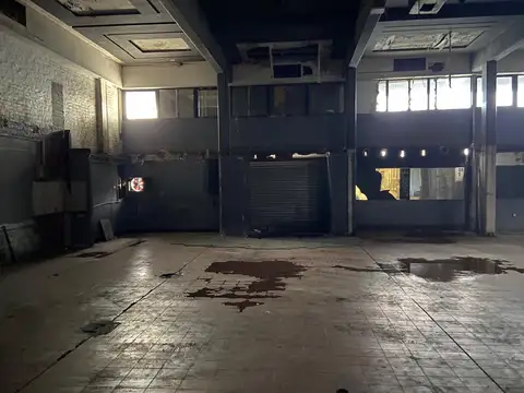 Alquiler Excelente Deposito de 1840 mts sobre Av. Calchaqui - Quilmes con ingreso para camion