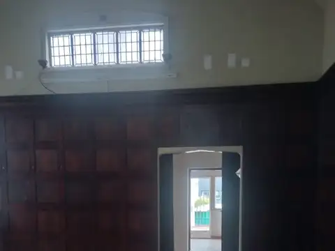 Oficina 7 ambientes con 4 baños