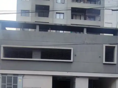 SE VENDEN DOS COCHERAS JUNTAS O SEPARADAS-CASEROS CENTRO  