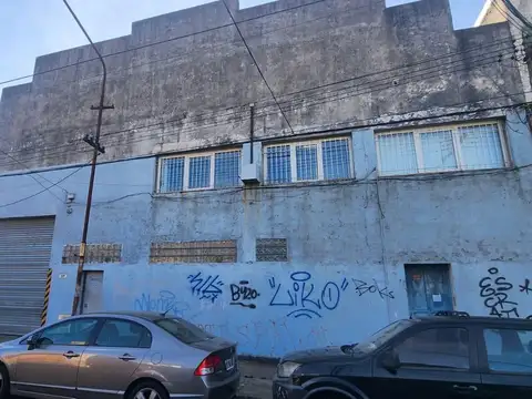 Galpón de 857 m² c/ oficinas, baños y vestuarios - Ramos Mejía