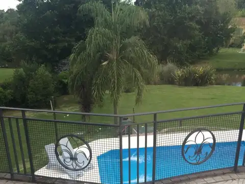 Casa en Venta con 4 cocheras