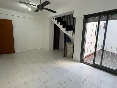 Depto Tipo Casa 4 ambientes con 1 baño