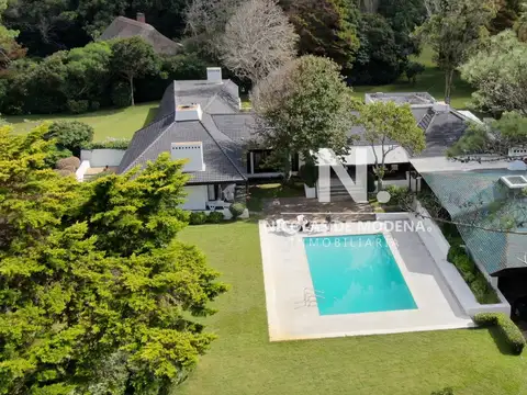 Excelente casa de Seis Dormitorios frente al Mar - Solanas