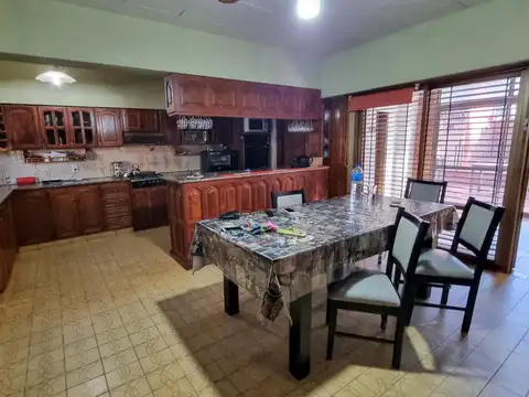 Casa 5 ambientes con 3 baños
