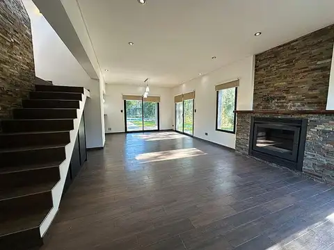 Casa 3 ambientes con 2 baños