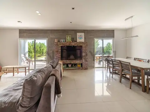 Casa en Venta en El Canton, USD 300.000