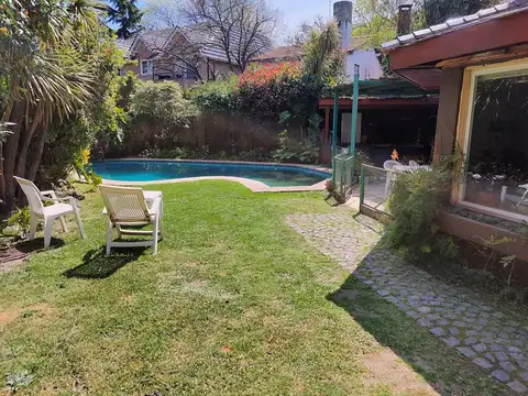 Casa en Venta con 2 cocheras