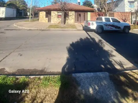 chalet 4 amb, con cochera y fondo