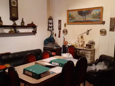 INMUEBLE  COMPUESTO LOCAL + GARAGE+ 1 VIVIENDA 3 AMB CON PARQUE + DEPTO 3 AMB EN P. ALTA C/BCONY TZA