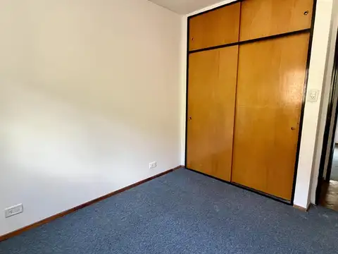 Cochera en planta baja, cubierta. Rosario