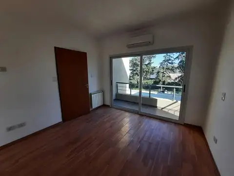 OPORTUNIDAD VENTA CASA DE 5 AMBIENTES HARAS MARIA VICTORIA -