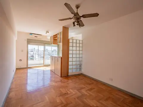 Venta- semipiso 2 amb. con toilette y garage.