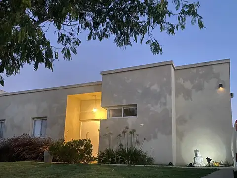 Casa  en Venta ubicado en Santa Guadalupe, Pilar del Este, Pilar