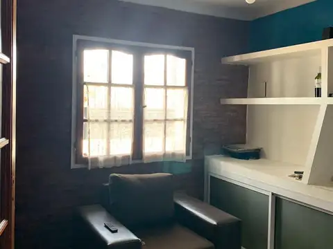 Casa 6 ambientes con 2 baños