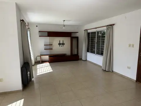 Casa en Alquiler al Oeste