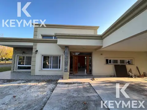 VENTA CASA DE 4 DORMITORIOS EN MIRALAGOS