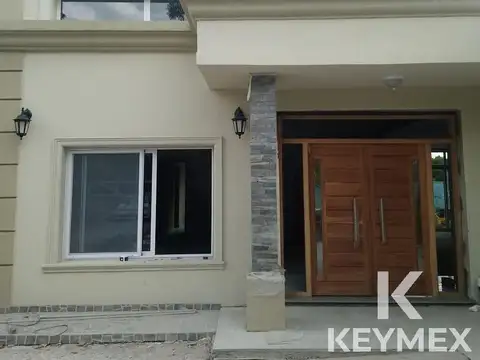 Casa 8 ambientes con 5 baños