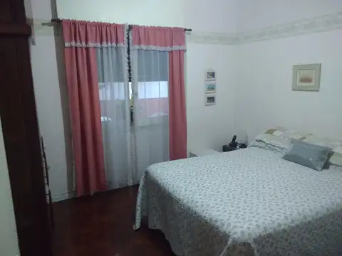 Casa 6 ambientes con 2 baños