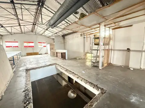 Edificio industrial y comercial c/salida a 2 calles