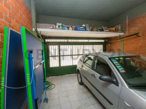 VENTA CASA 6 AMBIENTES APTO DESARROLLOS. EN FLORES NORTE