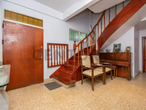 Casa 6 ambientes con 2 baños