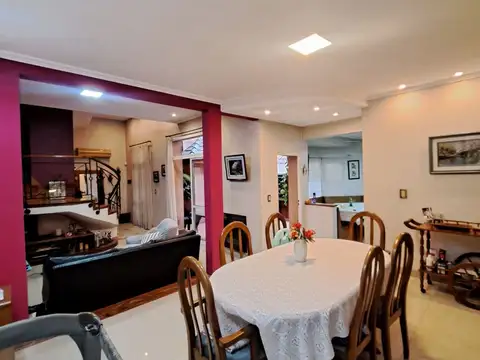 VENDE CASA LOTE PROPIO CON LOCAL  en Flores