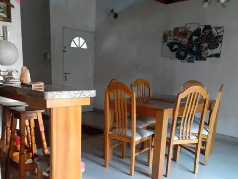 Casa 5 ambientes con 3 baños