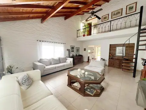 Pedro del Castillo al 3400