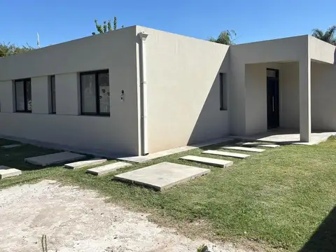 Casa  en Venta en Barrio Parque Sakura, Exaltación de la Cruz, G.B.A. Zona Norte