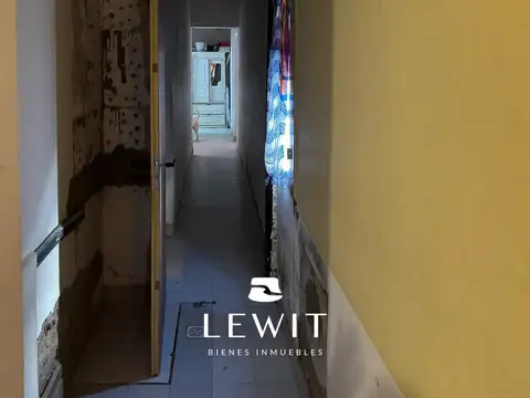 Venta Casa Centenario con 2 dormitorios, Quincho   2 Departamentos de 1 Dormitorio