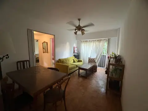 Mármol 500  Departamento de  3 Ambientes en venta en  Almagro  CON COCHERA