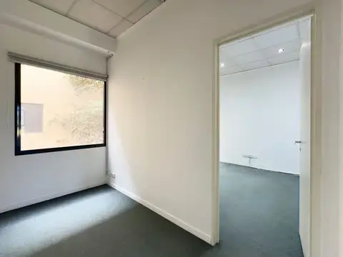 Vende oficina c/ cochera. Office Park, Del Viso