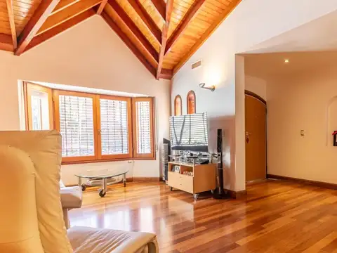 Casa 5 ambientes con 3 baños