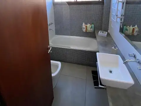 Casa en venta - 3 Dormitorios 3 Baños - 1000Mts2 - El Cantón, Escobar