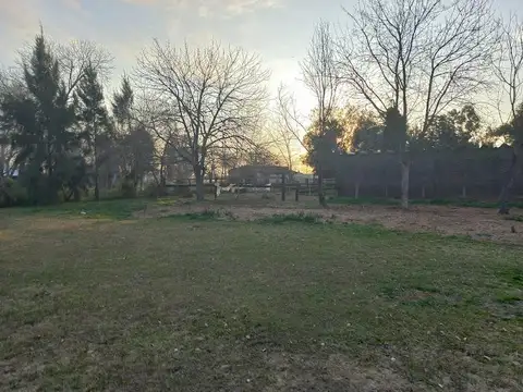 Campo de 2.7 has en Cañuelas, con acceso desde la ruta 205.