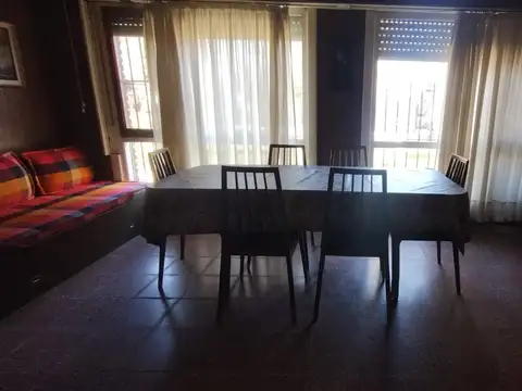 Venta. Chalet en Ph 2 ambientes con garage en esquina.