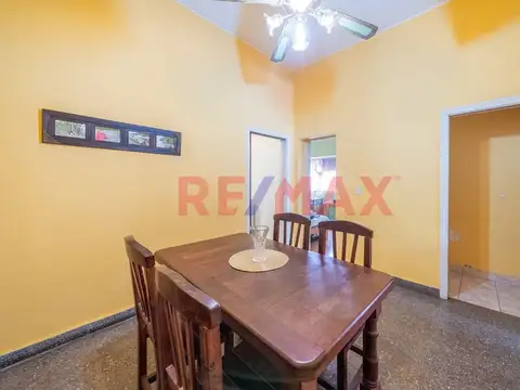 VENTA CASA 6 AMB C/QUINCHO y PILETA -Villa Adelina