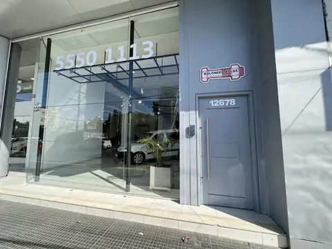 Oficina 8 ambientes con 2 baños