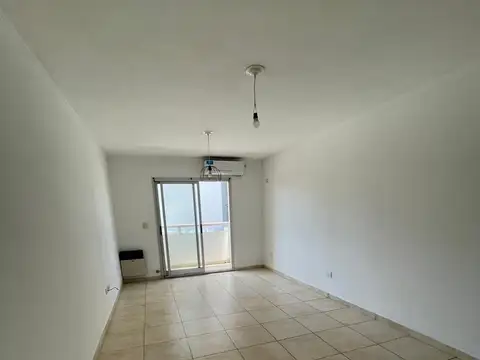 59 e/ 15 y 16 - Monoambiente con balcón