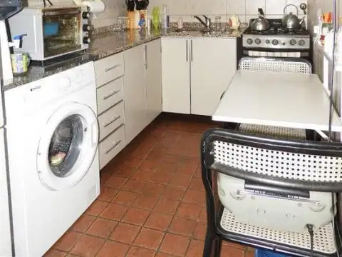 DEPARTAMENTO 3 AMBIENTES PRIMER PISO CALLE VIOLETAS