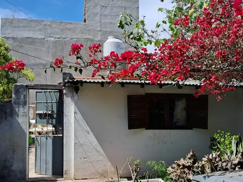 Casa en venta en Villa Constructora, terreno propio, 2 propiedades en el lote