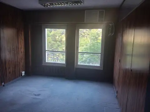 Oficina 6 ambientes con 2 baños