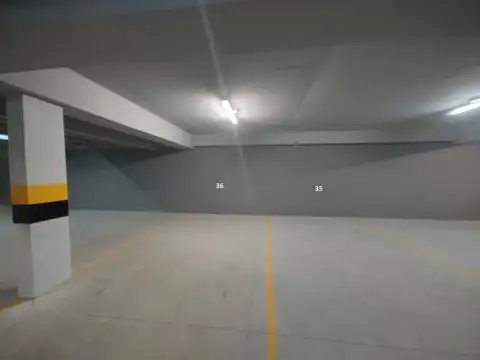 Cochera en Venta sobre calle Pellegrini.