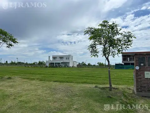 Terreno en Puertos del Lago - BARRIO AMARRAS